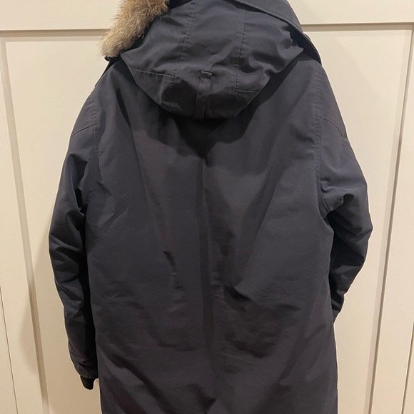 Canada Goose Men's Parka, Navy, size Large! - Picture 2 of 4